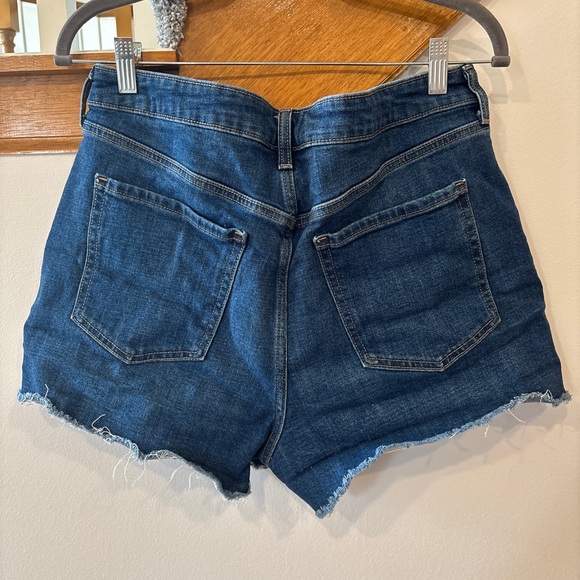 Old Navy Women's OG Straight Denim Shorts - 14 - Picture 4 of 5